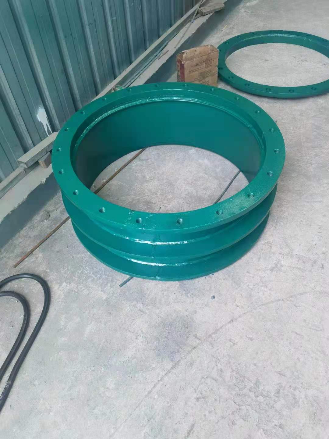 只用防水套管的話解決了套管與墻壁之間的漏水